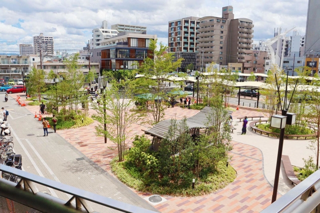 出屋敷駅前広場